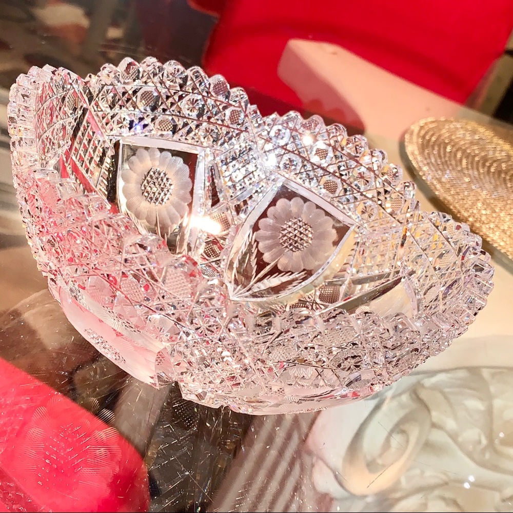 Poppy Flower Crystal Bowl Goes beyond the dining table standard.